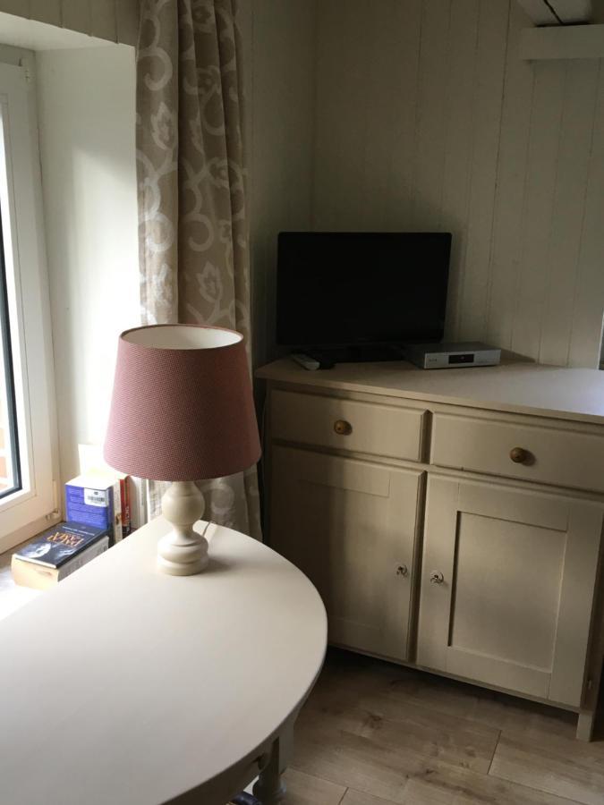 Hoellenmuehle Bed & Breakfast At The Mill Pond Hessisch Oldendorf ภายนอก รูปภาพ